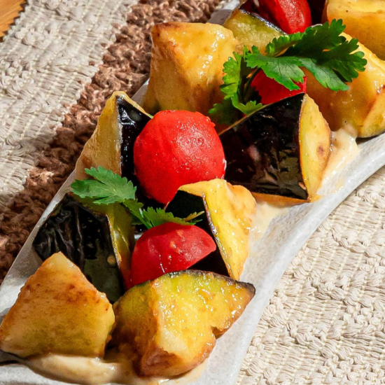 Хрустящий баклажан с кремом из цветной капусты