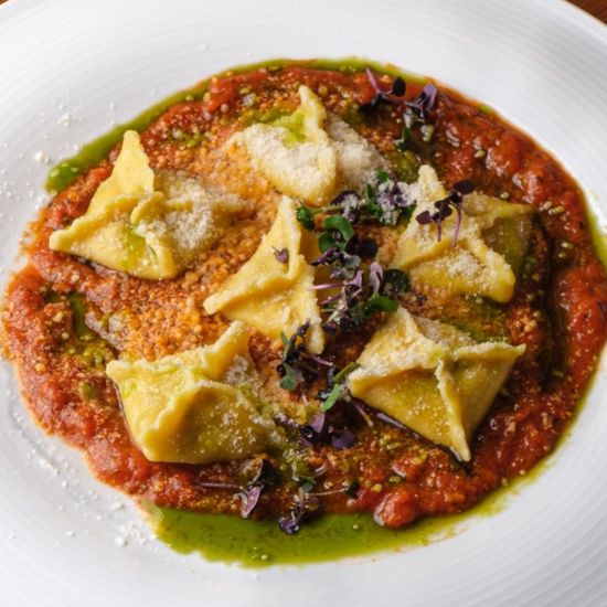 Равиоли с сыром моцарелла и томатами