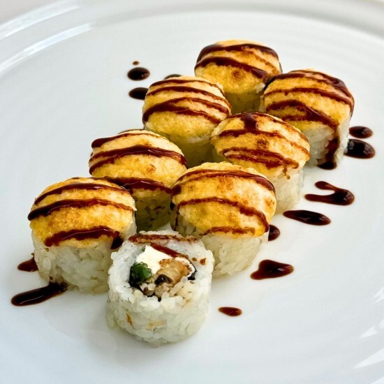 Ролл с чукой и угрём запечённый