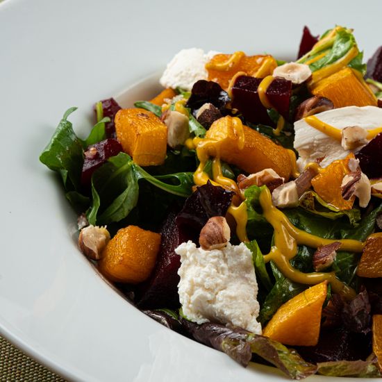 Салат со свеклой и сыром рикотта